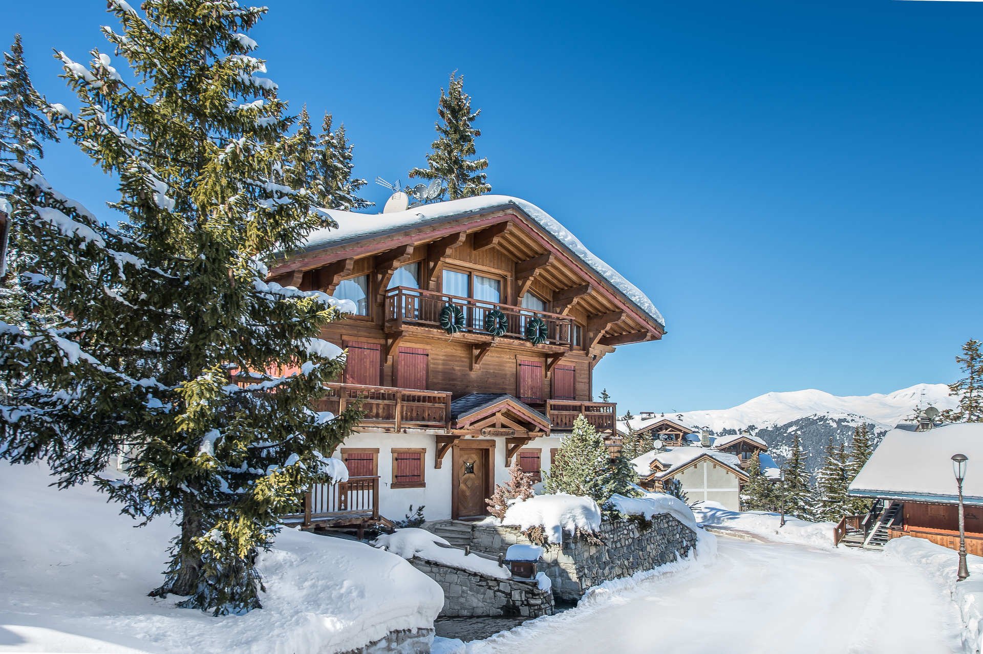 Authentic Savoyard chalet with wellness facilities