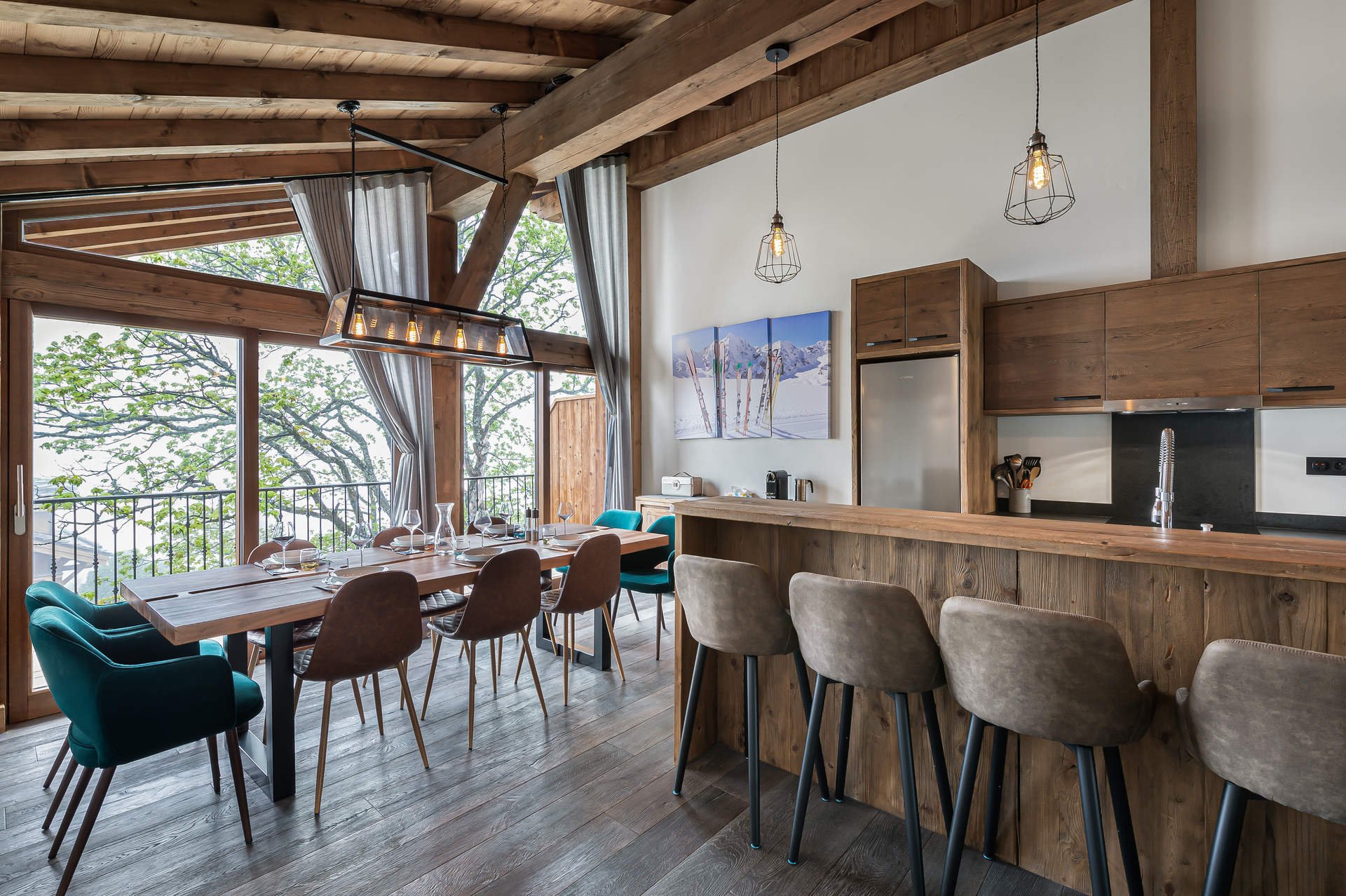 Stylish alpine apartment moments from the lift 3