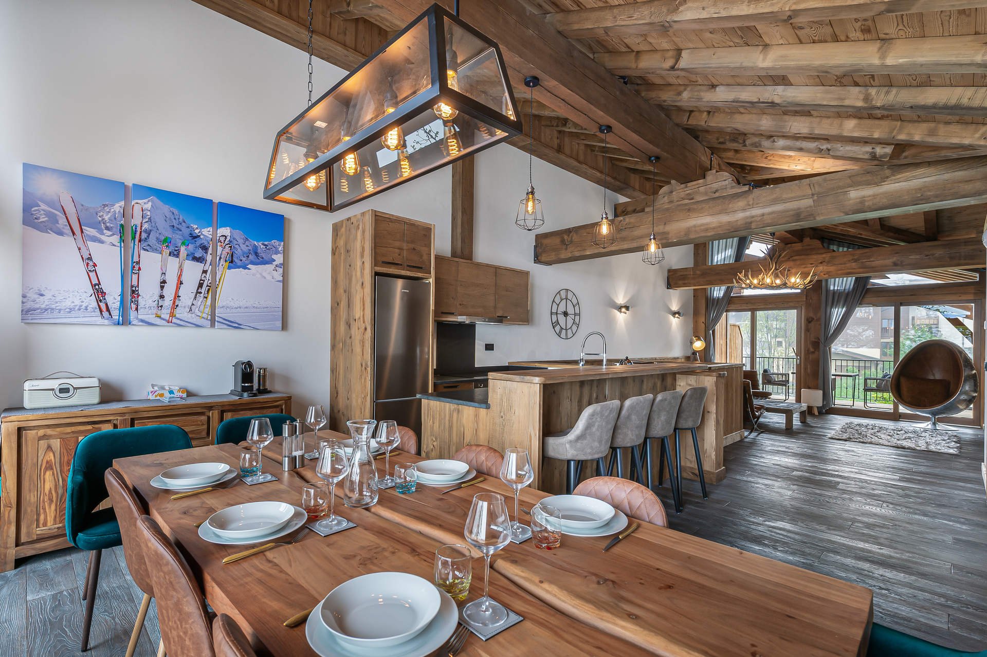 Stylish alpine apartment moments from the lift 4